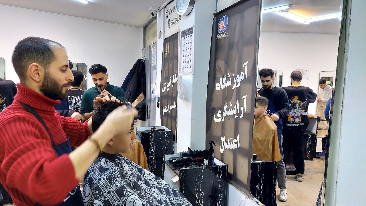 کلاس آرایشگری مردانه اعتدال آکادمی تهران